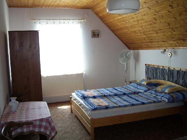 Bánó Porta - Köveskál