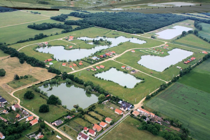 Berek Horgászpark - horgásztó és vendégházak - Hövej