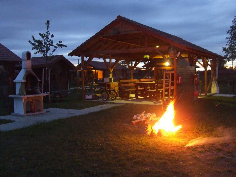 Berek Horgászpark - horgásztó és vendégházak - Hövej