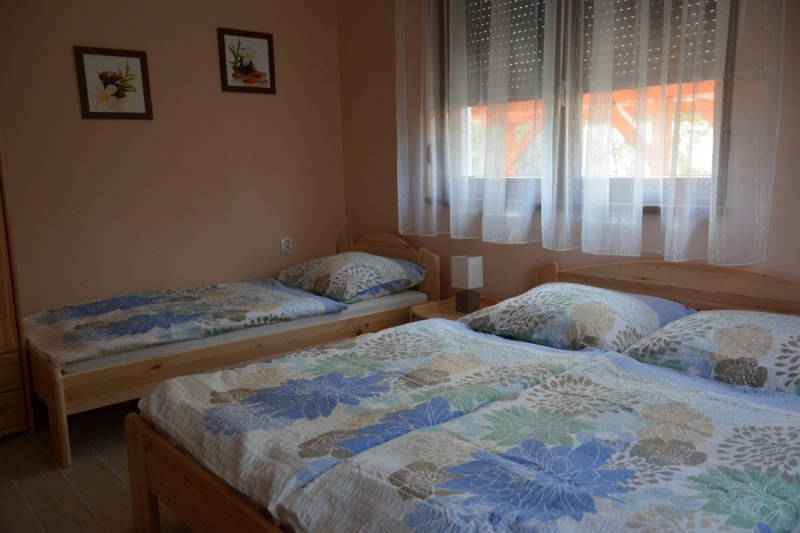 Berta Apartmanház - Balatonföldvár