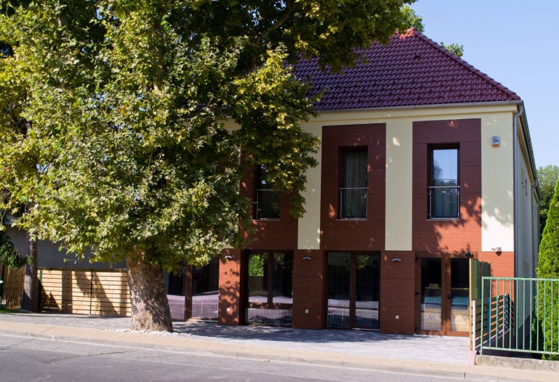 Csenge Panzió - Balatonszárszó