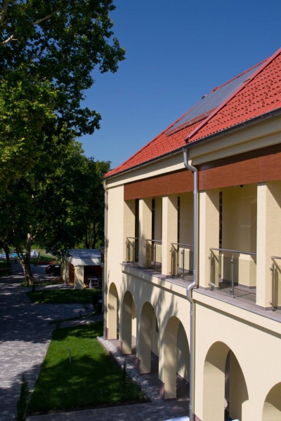 Csenge Panzió - Balatonszárszó