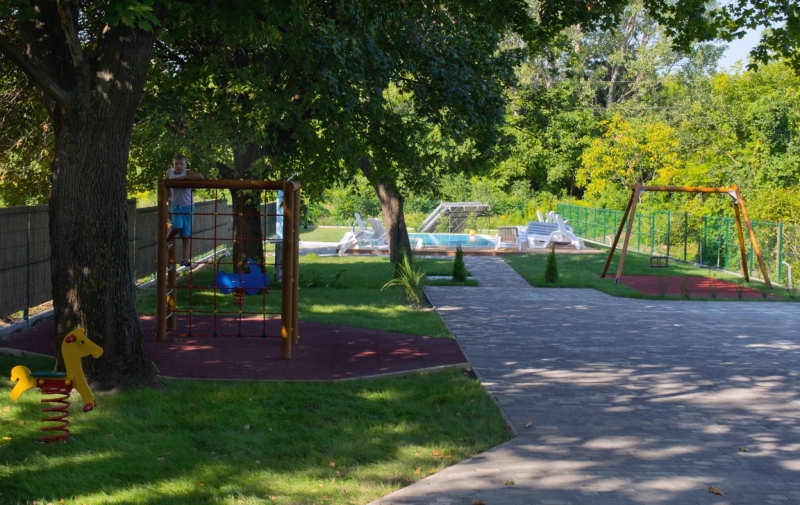 Csenge Panzió - Balatonszárszó