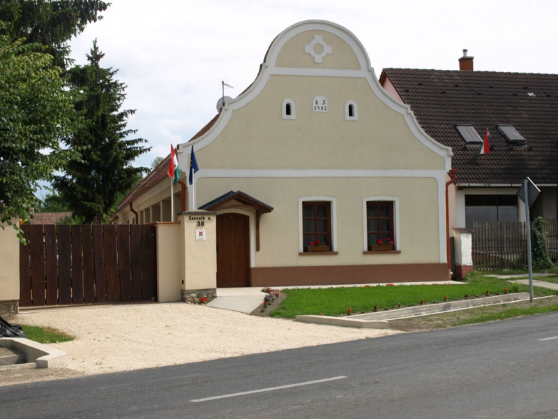 Hathalom Vendégház - Bakonytamási