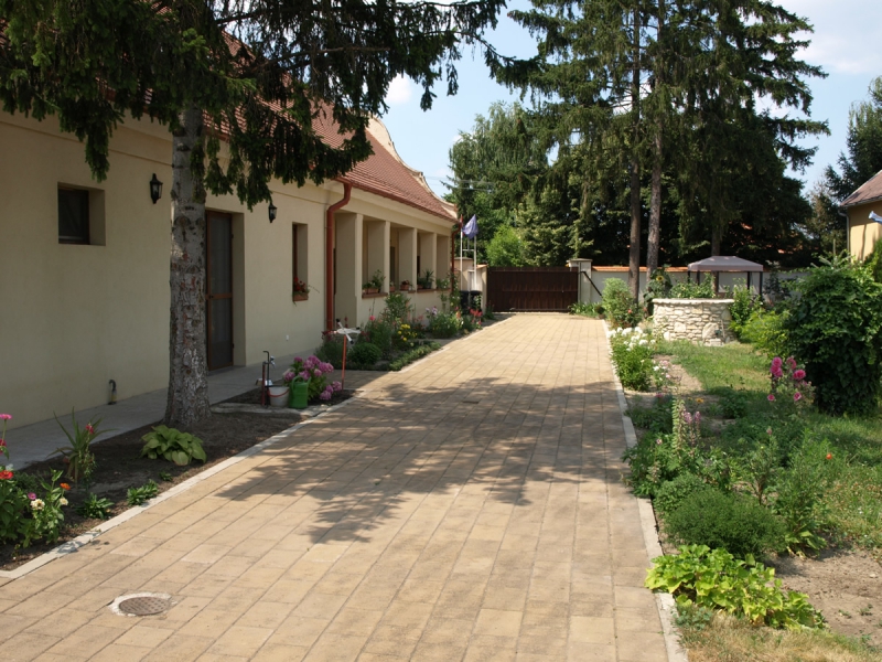 Hathalom Vendégház - Bakonytamási