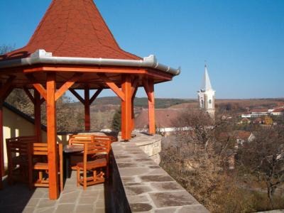 Pesti Patikus Pincéje és Vendégháza - Tibolddaróc