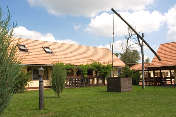 Puszta Lovasudvar és Vendégház - Paks