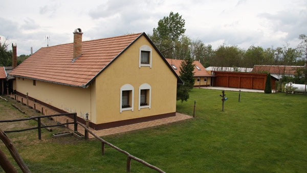 Puszta Lovasudvar és Vendégház - Paks