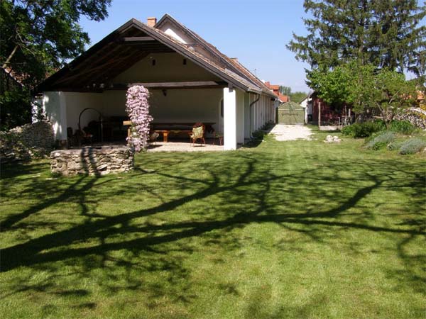 SágHáz alkotó- és pihenőház - Bakonyság